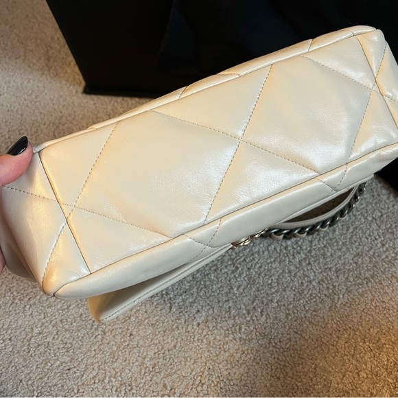 Chanel 19 beige large flap bag lambskin two tone metal - Picture 5 of 14